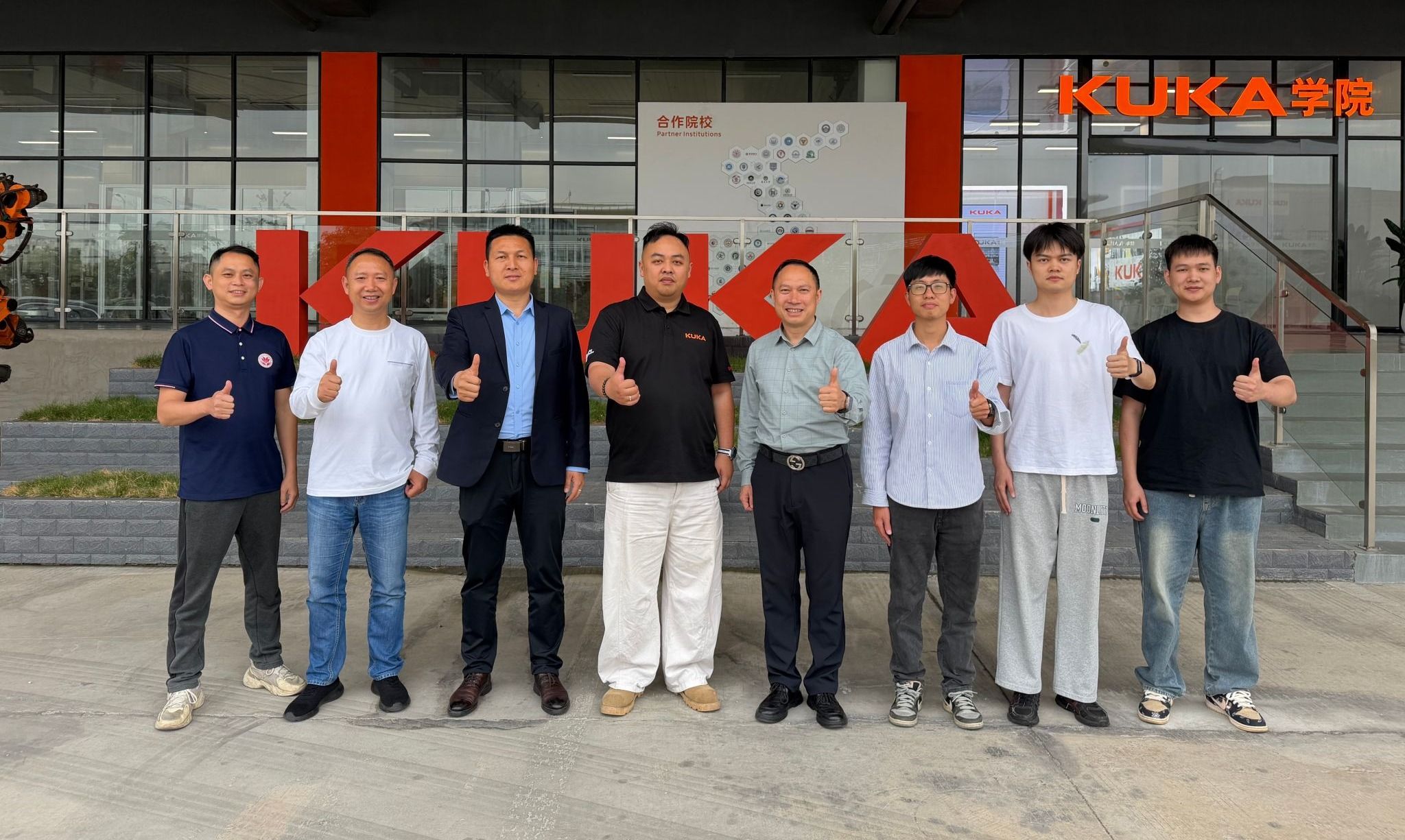 Focus on Customized Training: KEPEI Education Group and Zhaoqing Science and Technology Secondary Vocational School Visit KUKA Robotics for Collaboration Talks